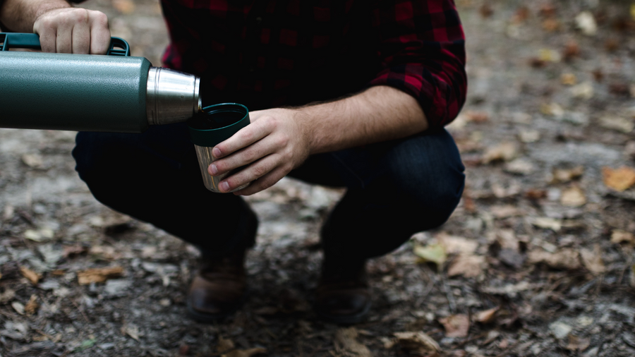 Kaffe att gå; brygga utomhus