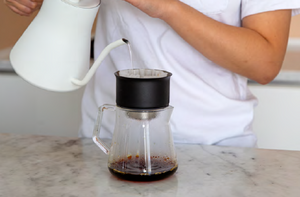 Server - Smokey - Mighty Small Carafe 500ml - Fellow - Espresso Gear